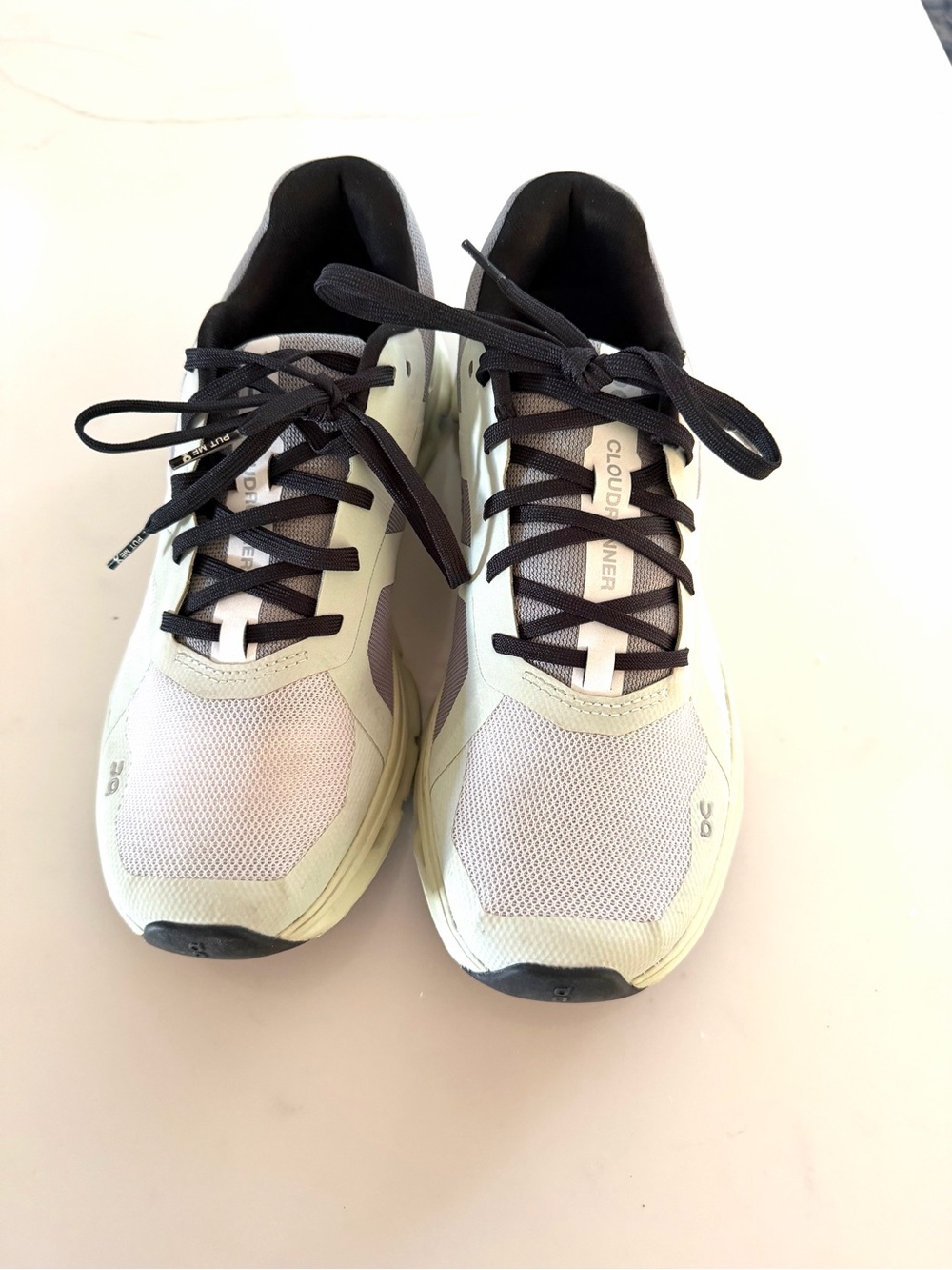 ON CLOUDS•cloudrunner white/grey/green running athletic sneakers 7.5 NWOB - Picture 3 of 5